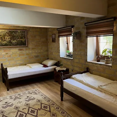 'monas' House Backi Monostor